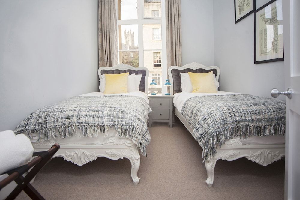 undefined Beautiful City Centre Apartment - Bath 3