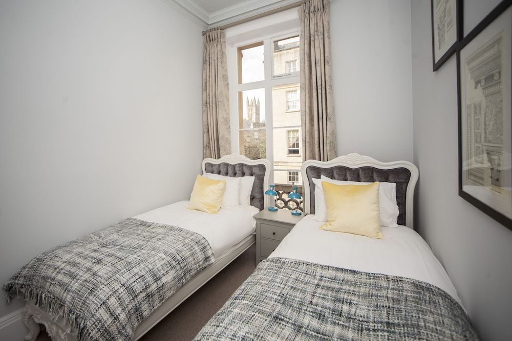 undefined Beautiful City Centre Apartment - Bath 7