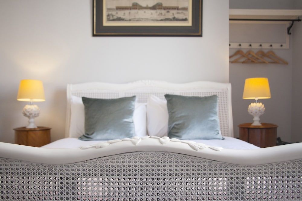 undefined Beautiful City Centre Apartment - Bath 10