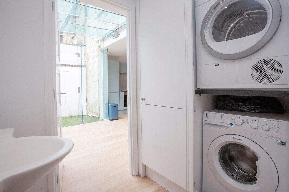 Georgian Coach House Mews Central Bath Apartment, Private Bathroom (TCH) 15