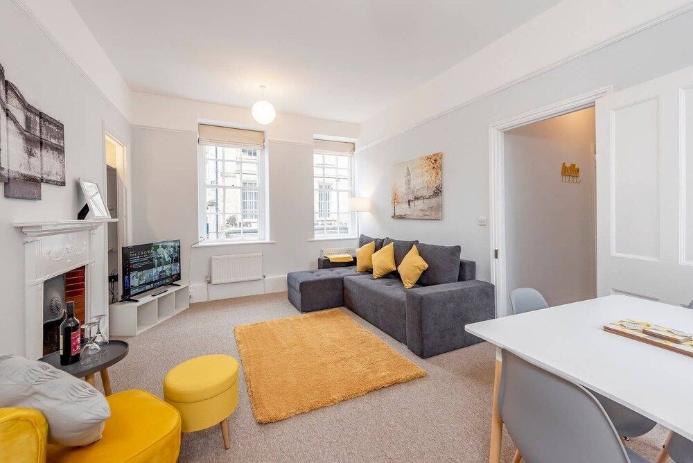 undefined The King's Retreat 8