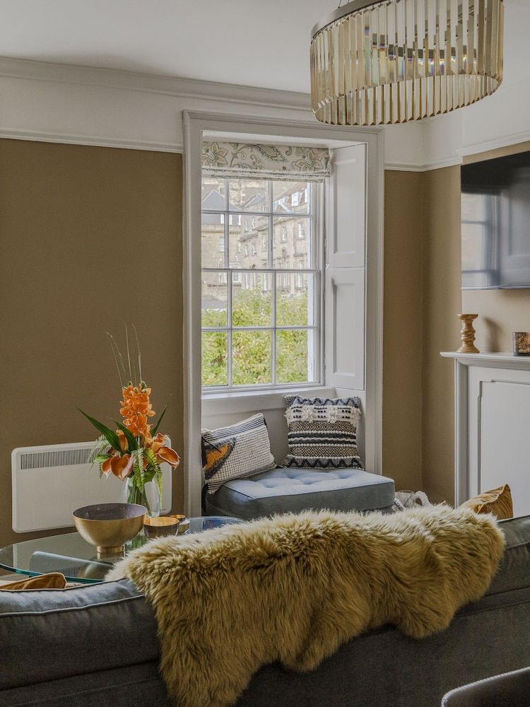 Impeccable 4-bed Apartment in Bath Apartment 24