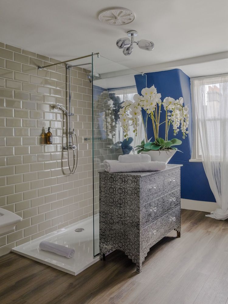 Impeccable 4-bed Apartment in Bath Apartment 13