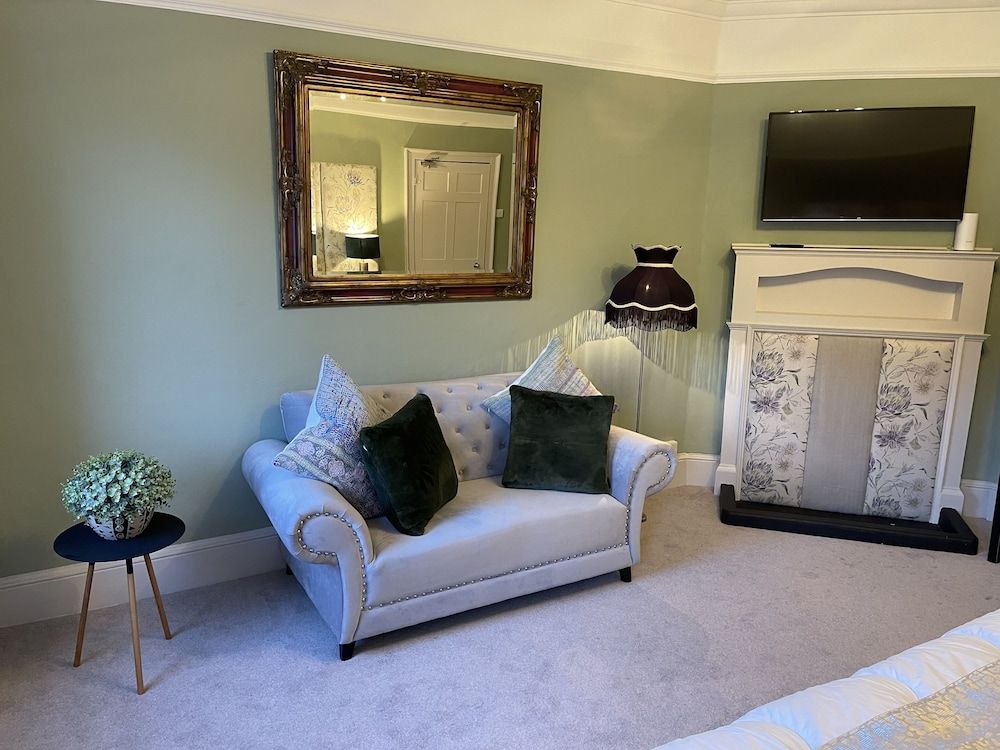 Impeccable 4-bed Apartment in Bath Apartment 26
