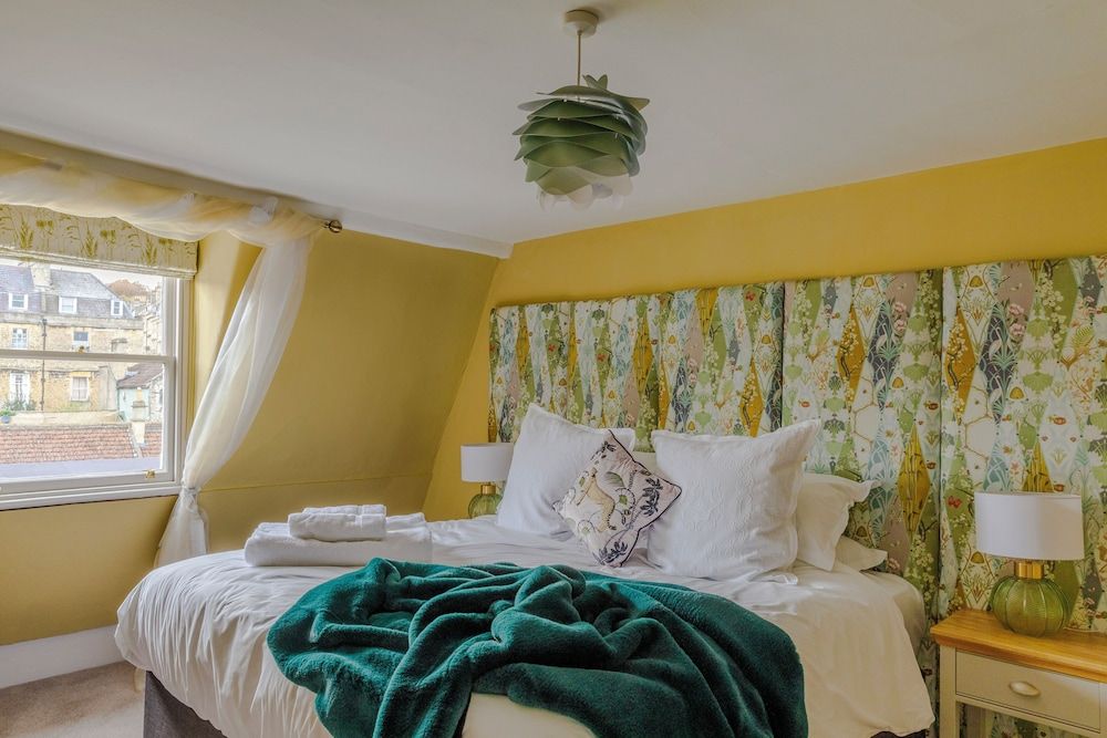 Impeccable 4-bed Apartment in Bath Apartment 9