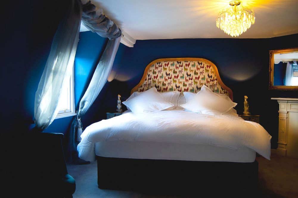 Impeccable 4-bed Apartment in Bath Apartment