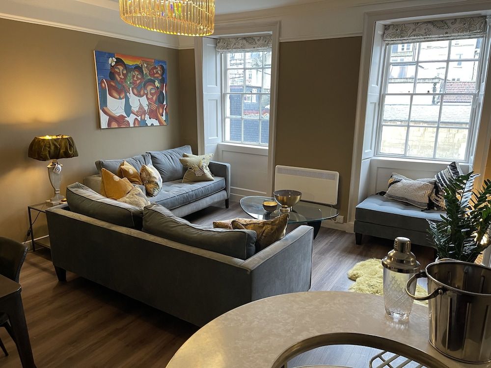 undefined Impeccable 4-bed Apartment in Bath 6