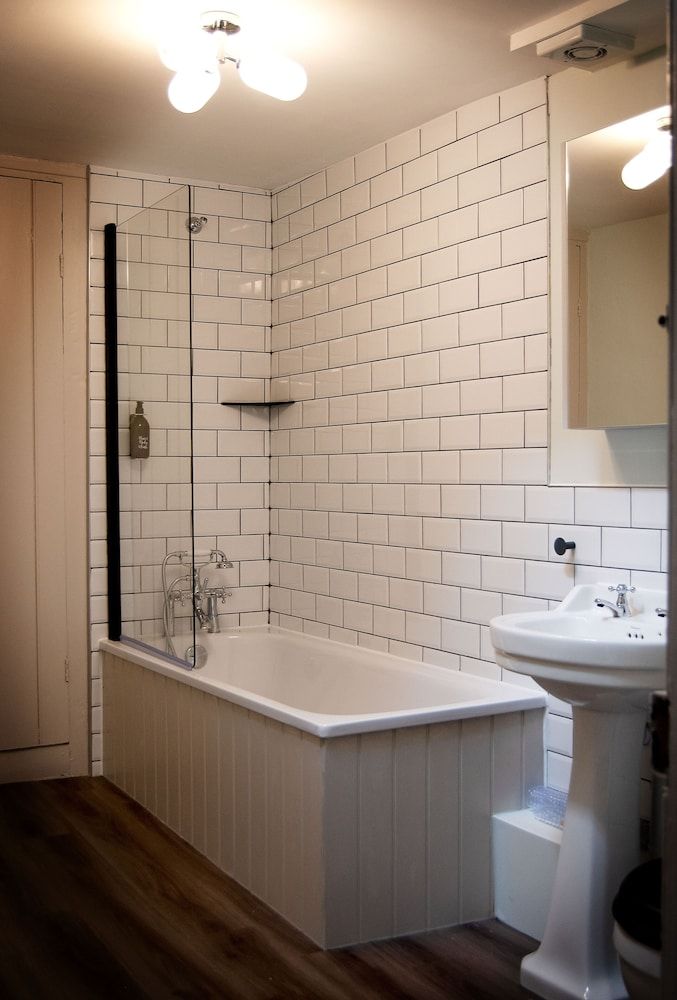 Impeccable 4-bed Apartment in Bath Apartment 15