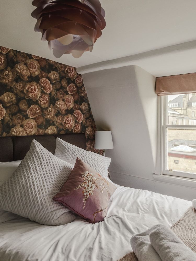 Impeccable 4-bed Apartment in Bath Apartment 6