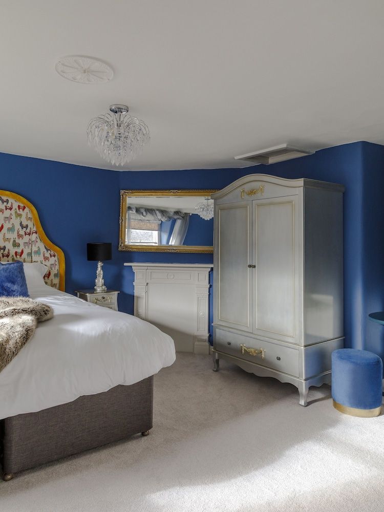 Impeccable 4-bed Apartment in Bath Apartment 7