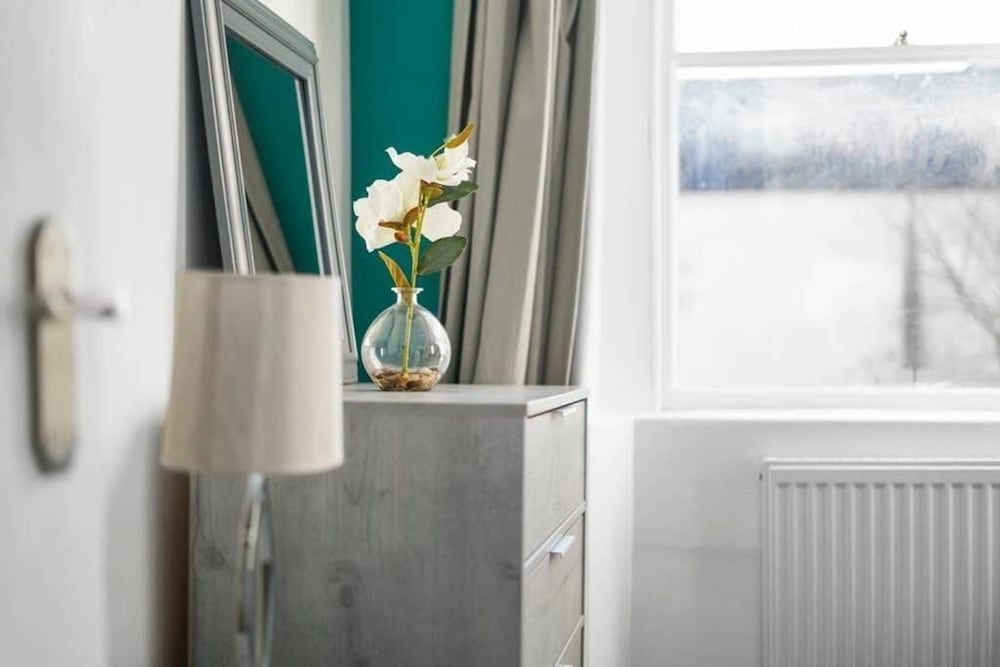 undefined Avon Apartments by Tŷ SA 7