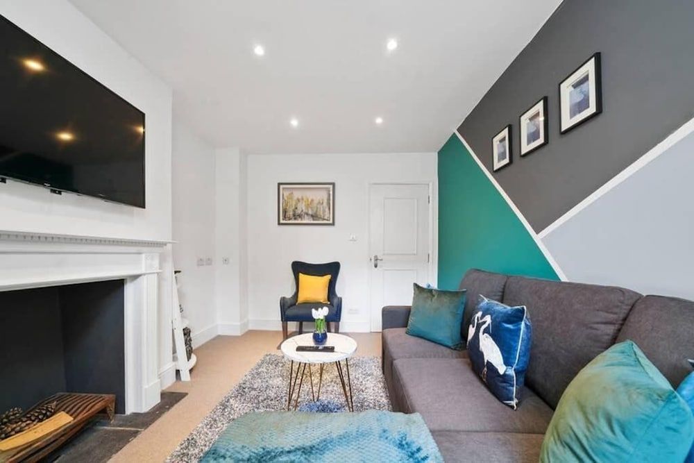 undefined Avon Apartments by Tŷ SA 9