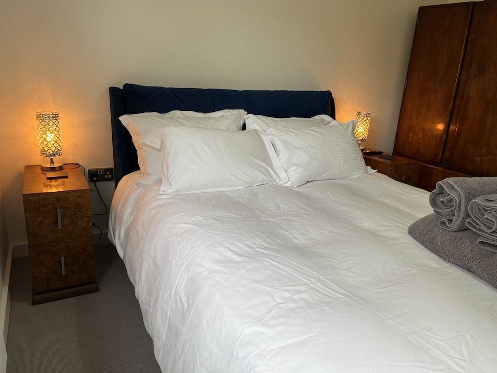 undefined CH Apt 2 2bed in Bath 8