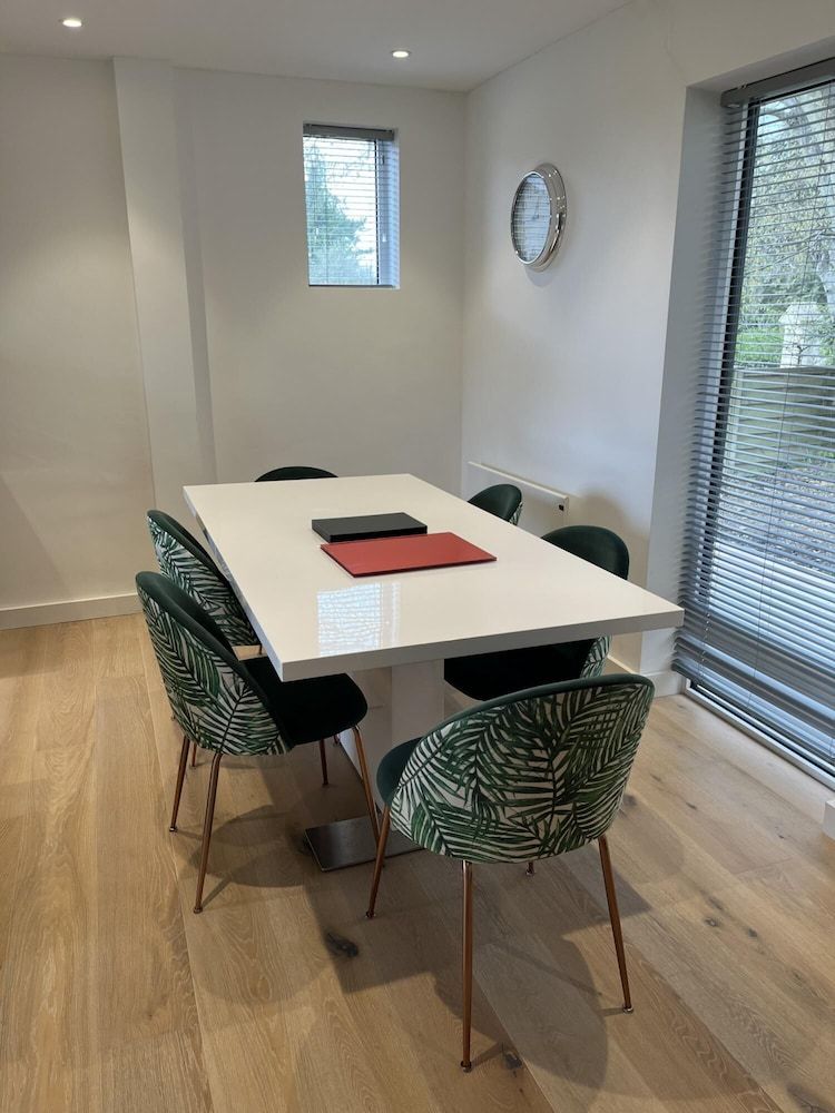 undefined CH Apt 2 2bed in Bath 3