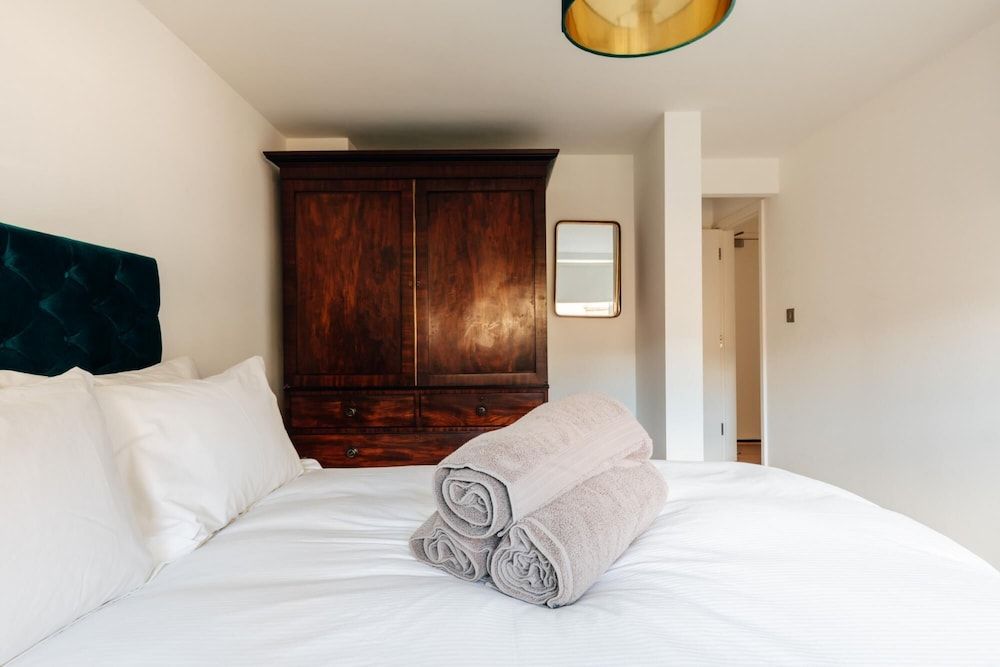 CH Apt 4 2bed in Bath Apartment 6