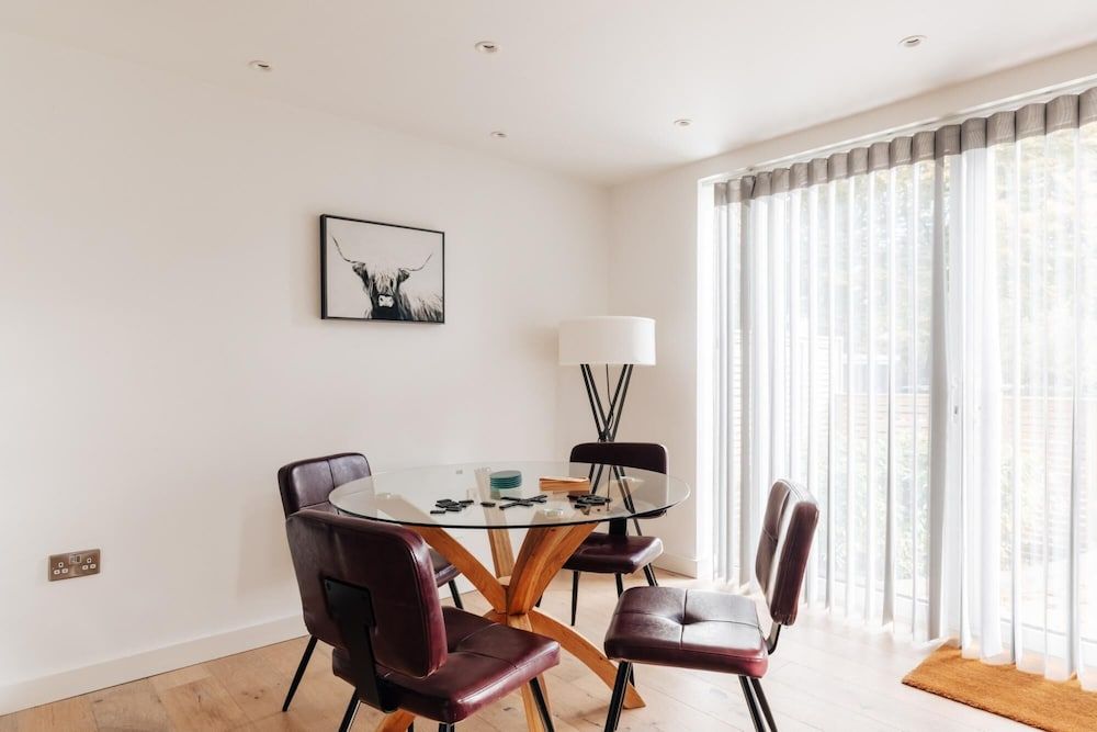 undefined CH Apt 4 2bed in Bath 4