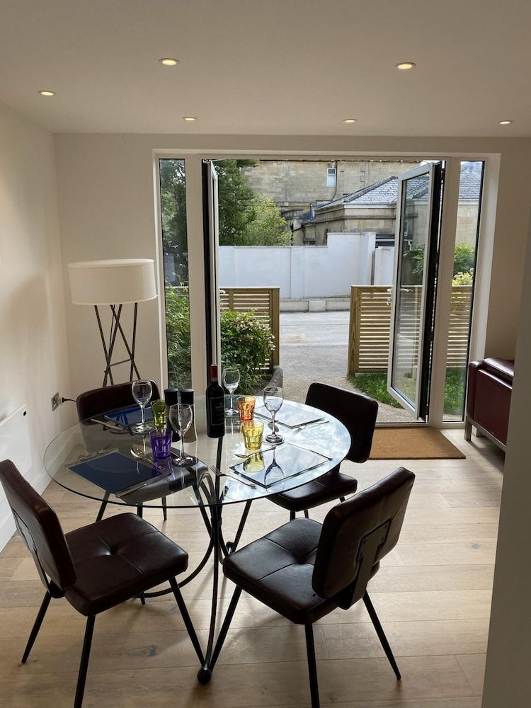 undefined CH Apt 4 2bed in Bath 6