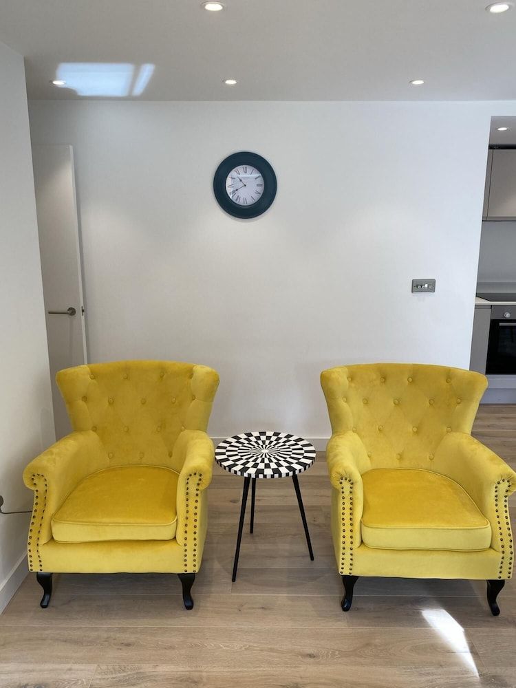 undefined CH Apt 4 2bed in Bath 7