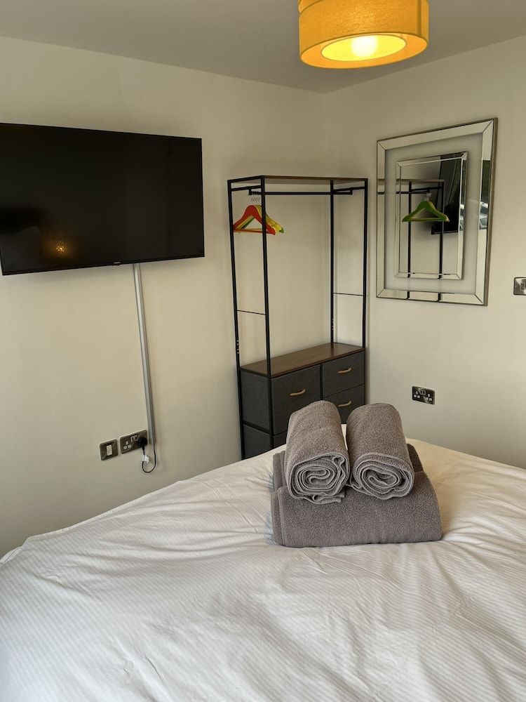 undefined CH Apt 5 2bed in Bath 9