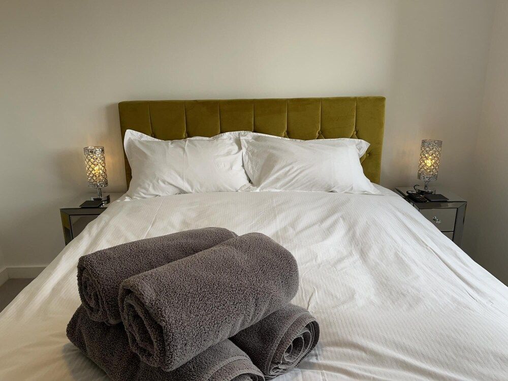 undefined CH Apt 5 2bed in Bath 10