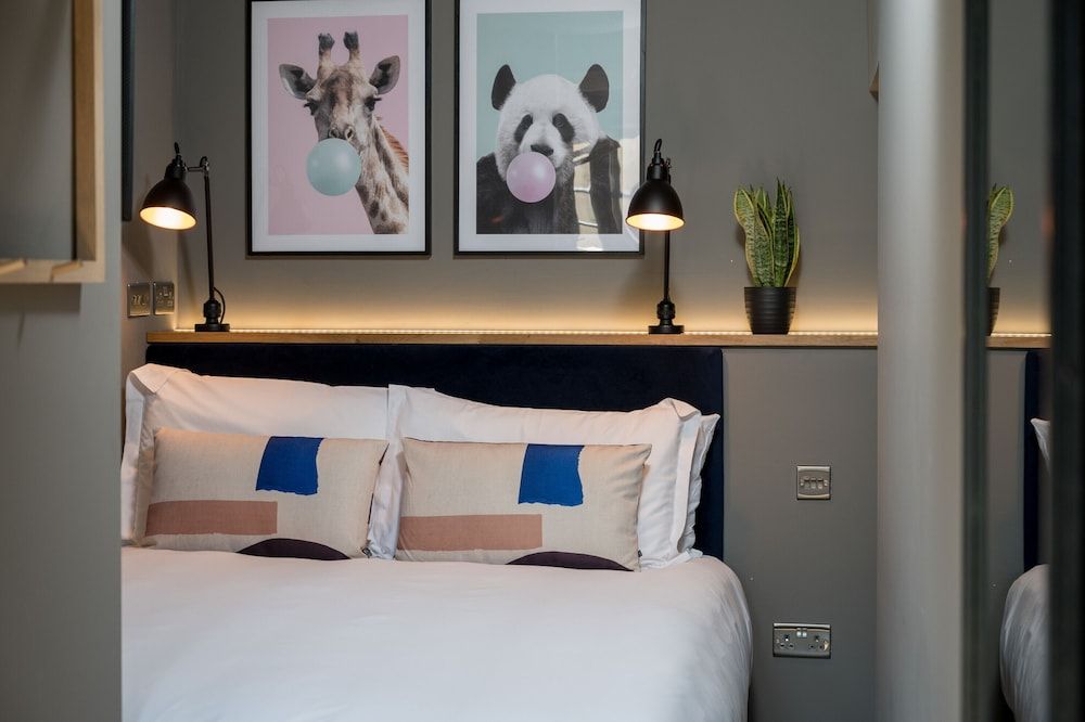 Hiding Space - Trim Street Apartments Standard Studio, 1 Queen Bed with Sofa bed, Kitchen, City View 2