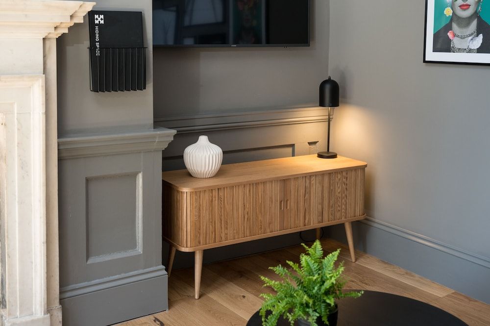 Hiding Space - Trim Street Apartments Deluxe Studio Suite, 1 King Bed with Sofa bed, Kitchen, Mezzanine 9