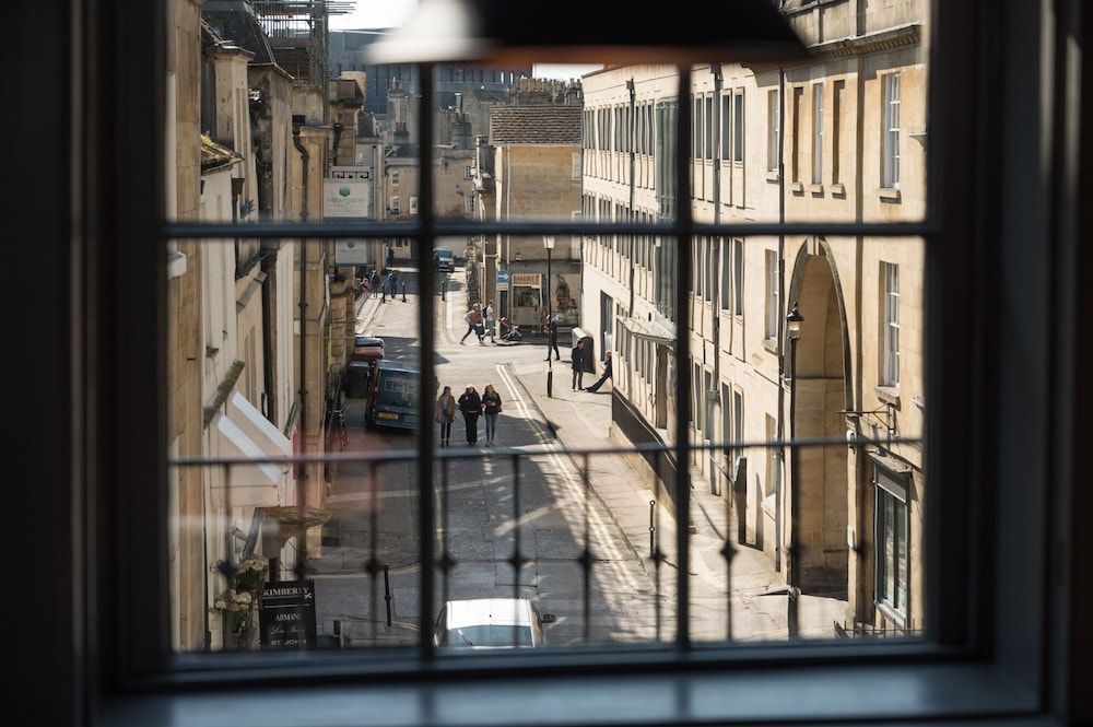 Hiding Space - Trim Street Apartments Deluxe Studio Suite, 1 King Bed with Sofa bed, Kitchen, Mezzanine 3