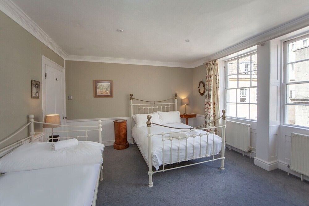 The Georgian Townhouse Pierrepont Place Traditional House, Private Bathroom, City View (PP) 12