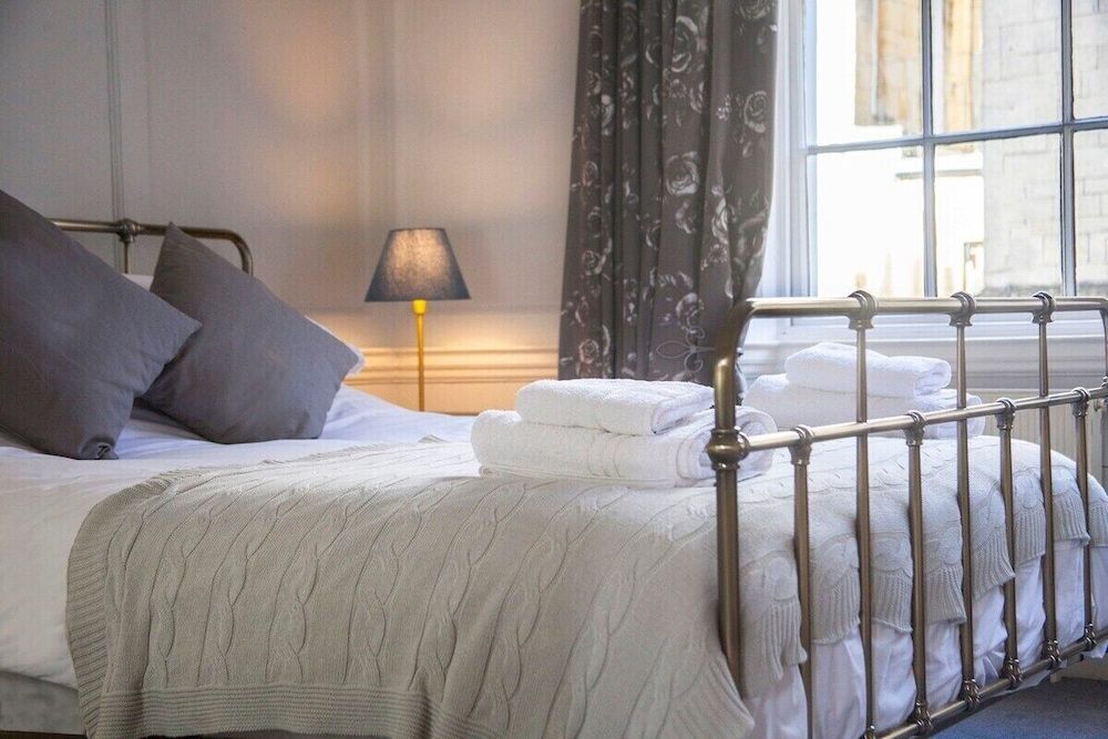 The Georgian Townhouse Pierrepont Place Traditional House, Private Bathroom, City View (PP) 2