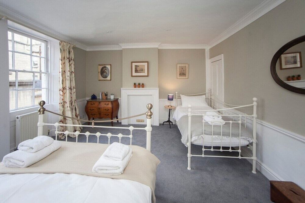 The Georgian Townhouse Pierrepont Place Traditional House, Private Bathroom, City View (PP) 4