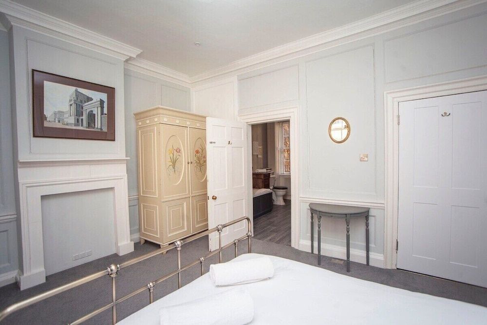 The Georgian Townhouse Pierrepont Place Traditional House, Private Bathroom, City View (PP) 38