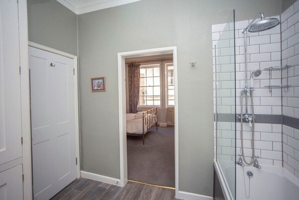 The Georgian Townhouse Pierrepont Place Traditional House, Private Bathroom, City View (PP) 40