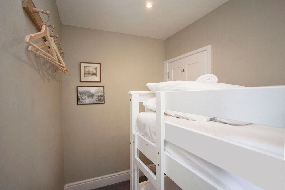 The Georgian Townhouse Pierrepont Place Traditional House, Private Bathroom, City View (PP) 10