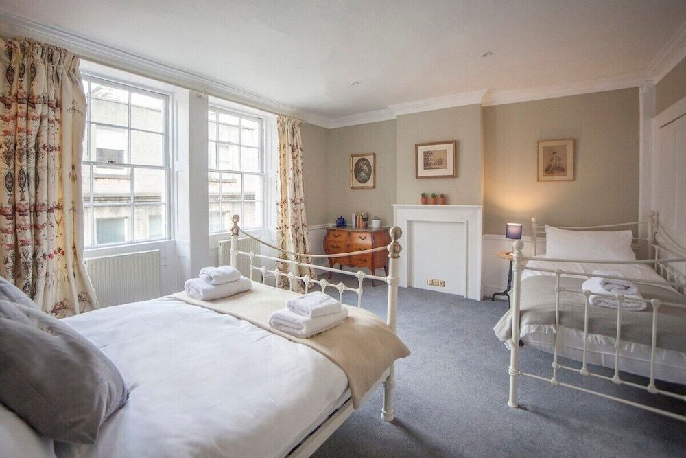 The Georgian Townhouse Pierrepont Place Traditional House, Private Bathroom, City View (PP) 3