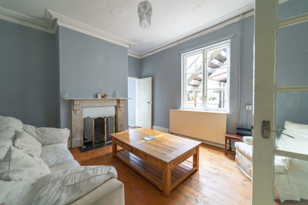 Stag and Hen Friendly House House 32