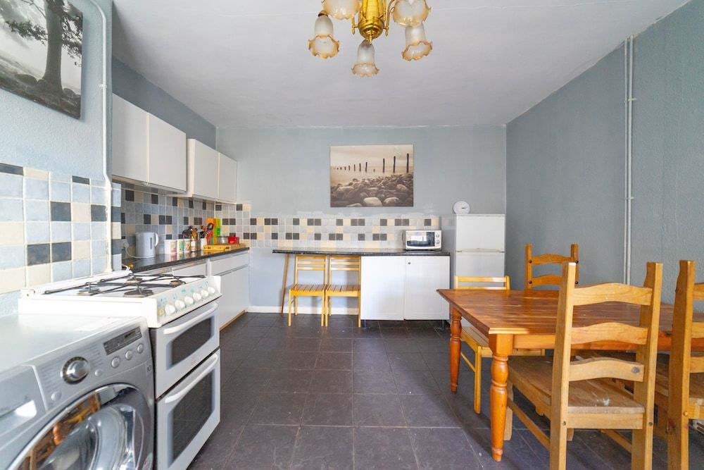 Stag and Hen Friendly House House 27