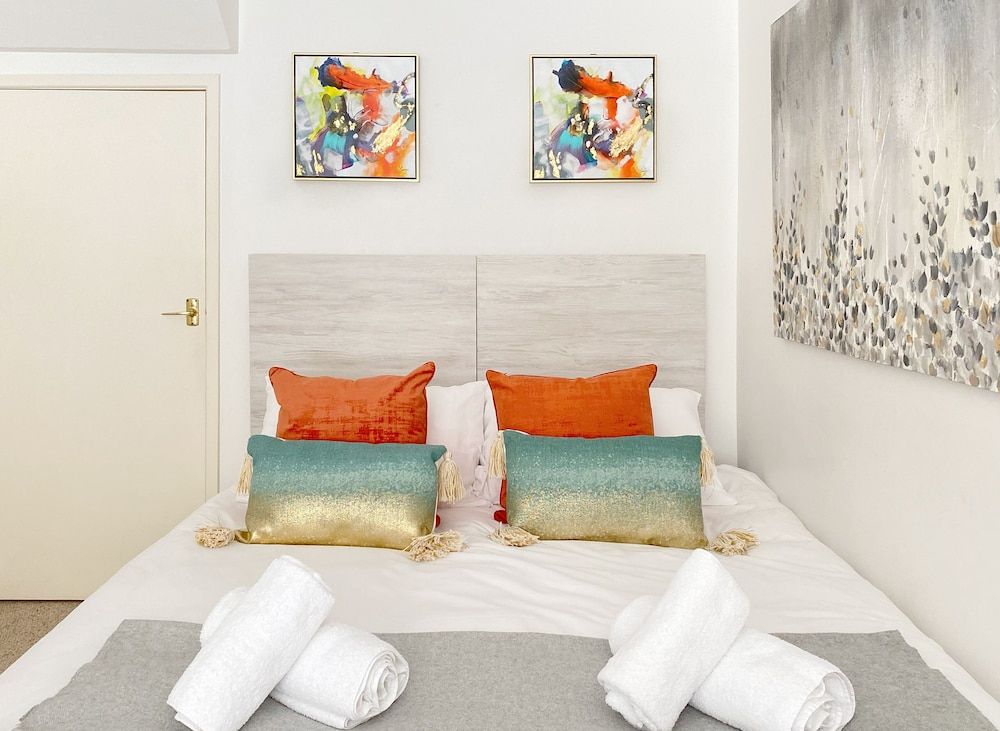 Price & Weeks - Heart of Bath Luxury House, Private Bathroom (free on street parking) 8