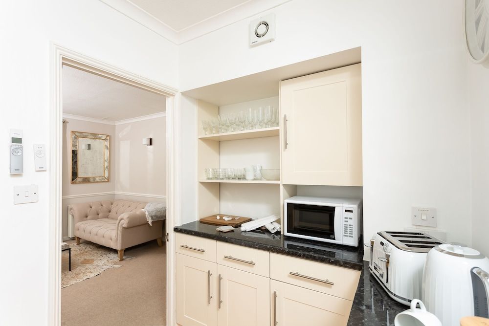 Price & Weeks - Heart of Bath Luxury House, Private Bathroom (free on street parking) 14