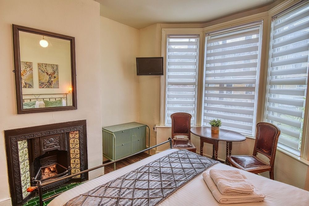 Ghar Homes - Bath Large Family Home City House, Private Bathroom, Garden View 19