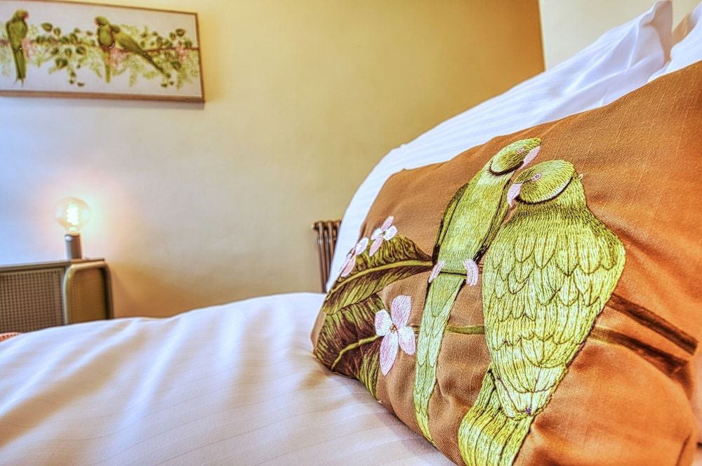 Ghar Homes - Bath Large Family Home City House, Private Bathroom, Garden View 10