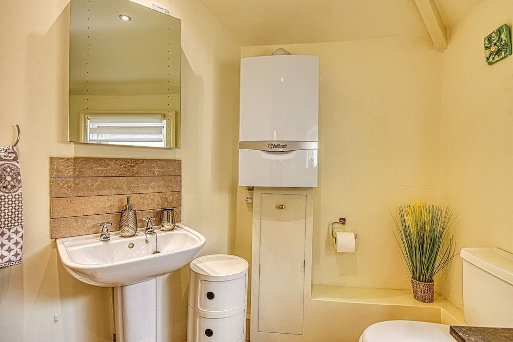 Ghar Homes - Bath Large Family Home City House, Private Bathroom, Garden View 17