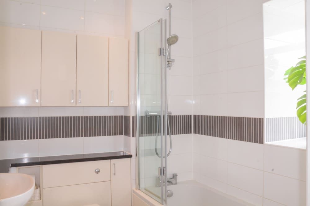 Sydney Wharf House House, Private Bathroom 6