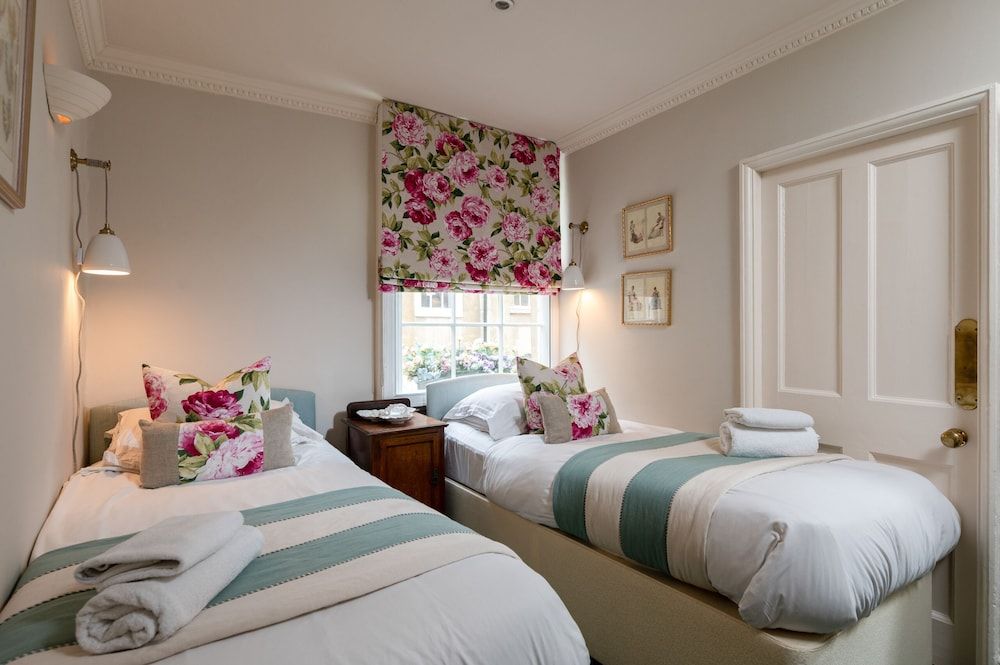 Abbey Mews Deluxe House, Private Bathroom, City View 7