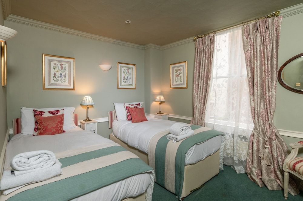 Abbey Mews Deluxe House, Private Bathroom, City View 4