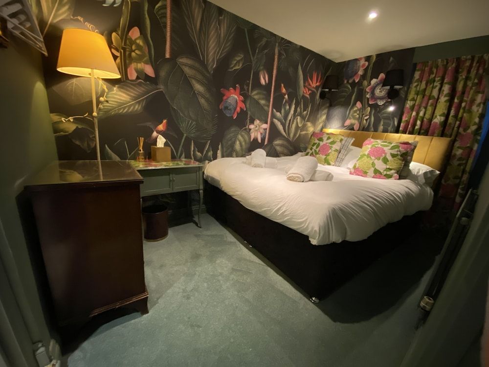 Abbey Mews Deluxe House, Private Bathroom, City View