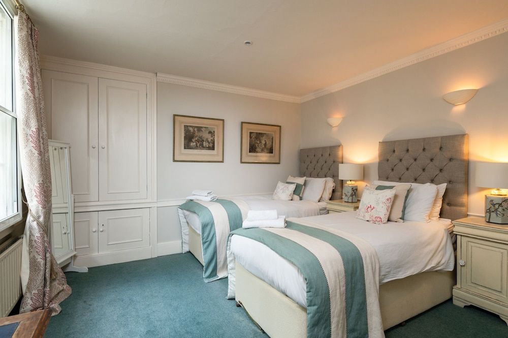 Abbey Mews Deluxe House, Private Bathroom, City View 9