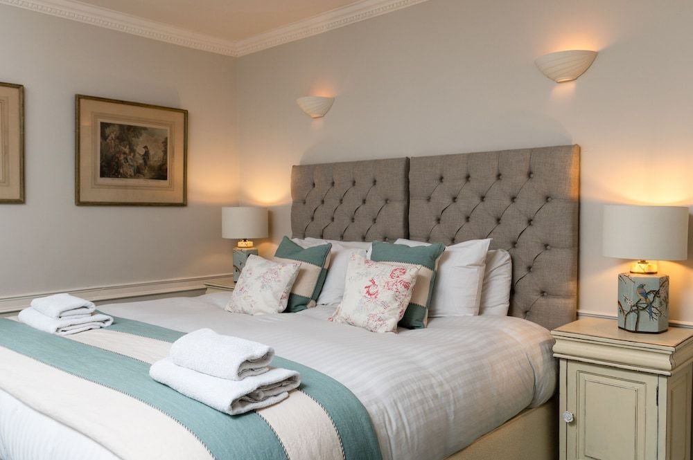 Abbey Mews Deluxe House, Private Bathroom, City View 10