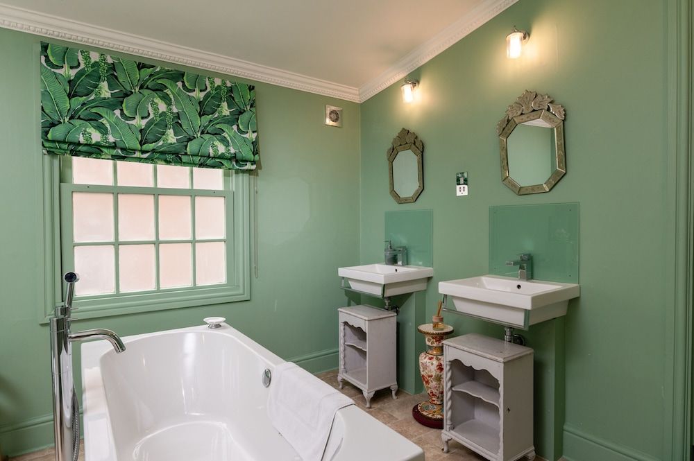 Abbey Mews Deluxe House, Private Bathroom, City View 19