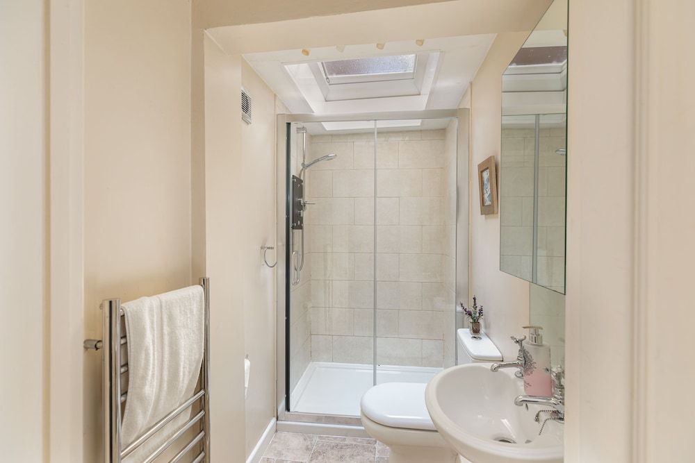 Abbey Mews Deluxe House, Private Bathroom, City View 16