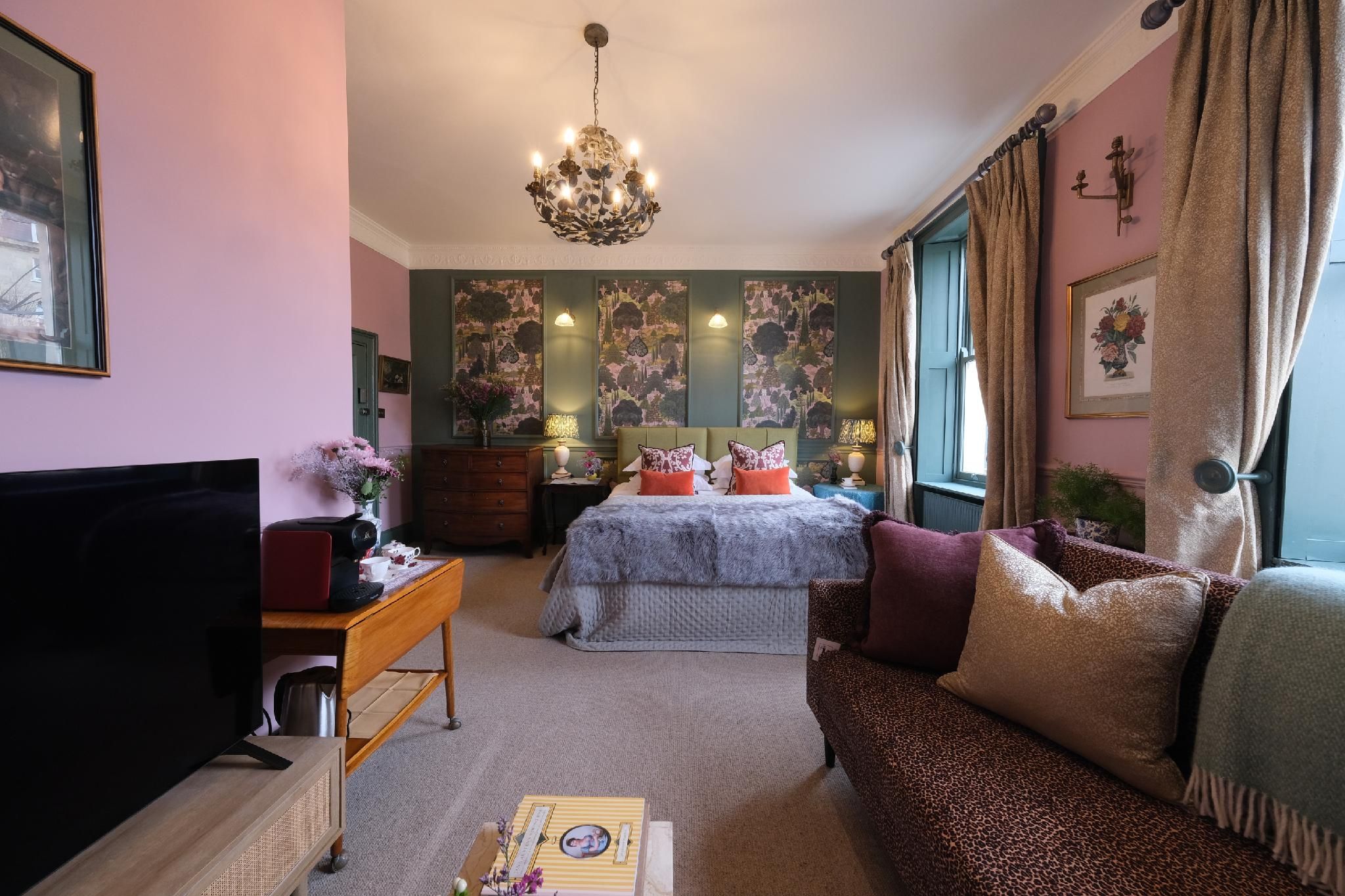 Premium-Suite-Ensuite with Shower-Belvedere